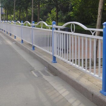 市政護欄選購指南 道路中央隔離欄與綠化帶護欄價格優惠解析